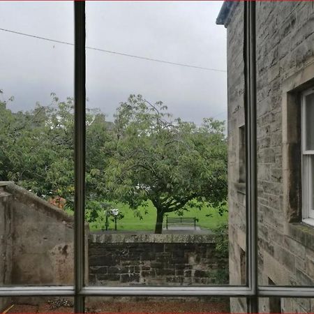 إدنبرة Central Mezzanine Apartment In Historic School المظهر الخارجي الصورة